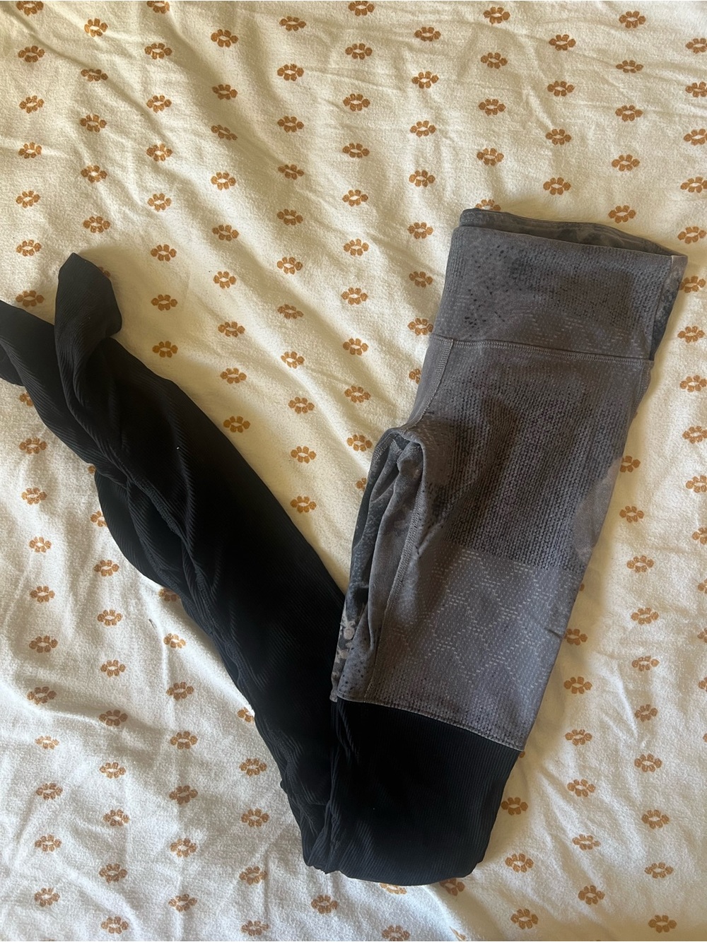 ALO Yoga Two-Tone Black and Gray Leggings